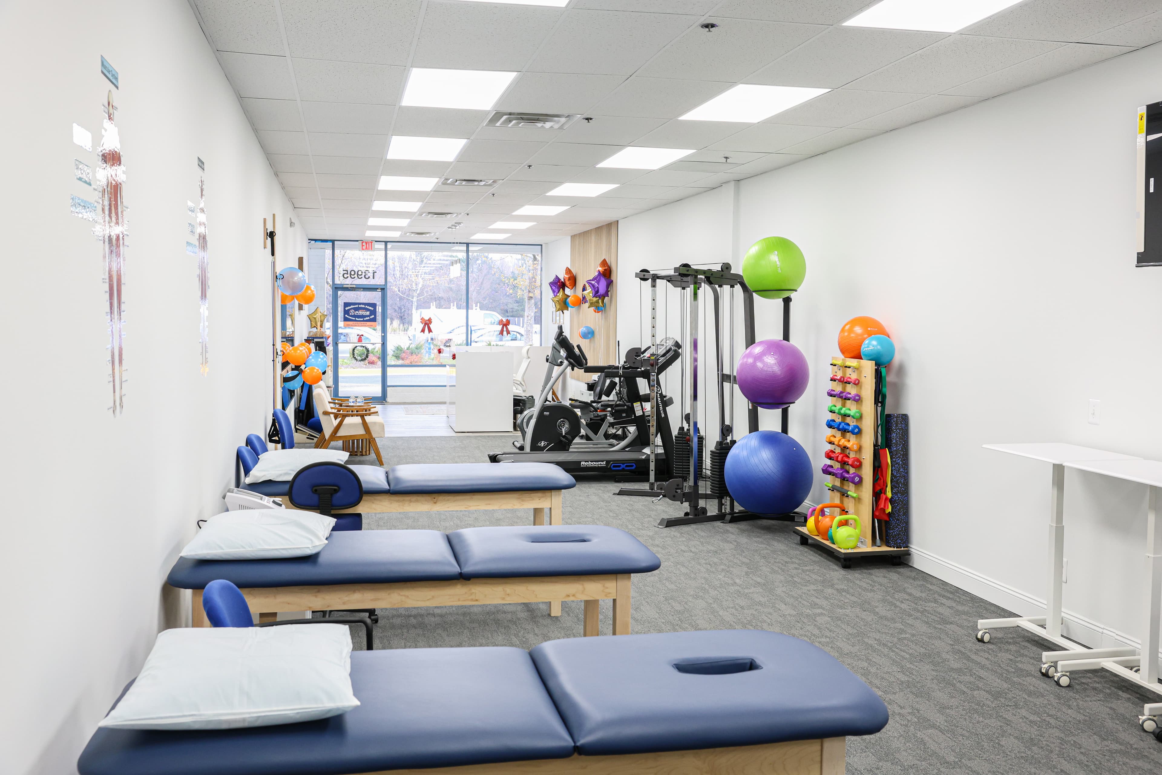 Clinic equipment: treatment tables and modalities
